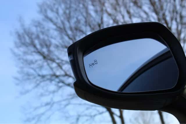 Toyota C-HR (2024) thumbnail 17