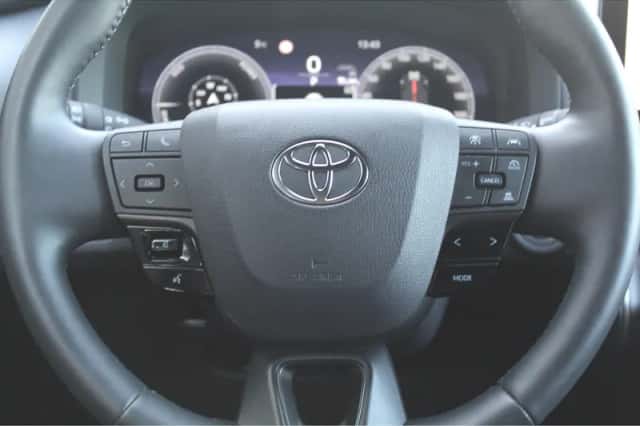 Toyota C-HR (2024) thumbnail 18