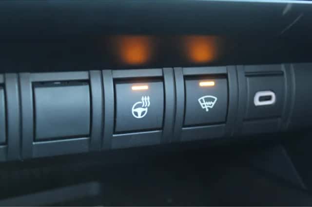 Toyota C-HR (2024) thumbnail 23
