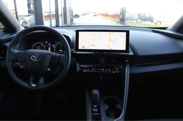 Toyota C-HR (2024) thumbnail 4