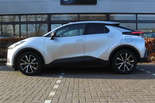 Toyota C-HR (2024) thumbnail 5