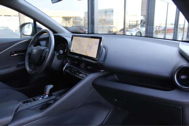 Toyota C-HR (2024) thumbnail 6