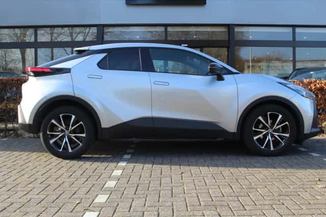 Toyota C-HR (2024) thumbnail 7