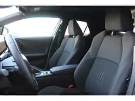 Toyota C-HR (2024) thumbnail 8