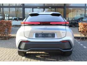 Toyota C-HR (2024) thumbnail 9