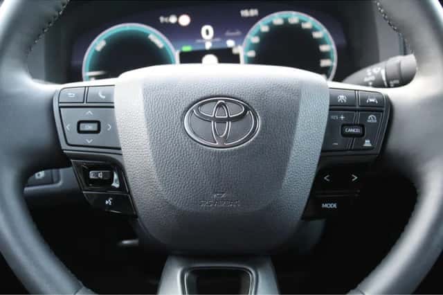 Toyota C-HR (2024) thumbnail 18