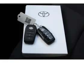 Toyota C-HR thumbnail 30