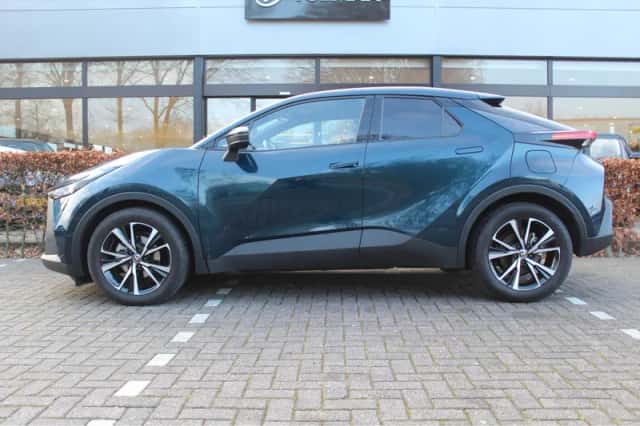 Toyota C-HR (2024) thumbnail 5