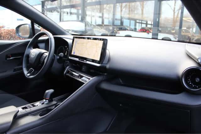 Toyota C-HR (2024) thumbnail 6