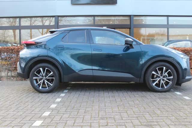 Toyota C-HR (2024) thumbnail 7
