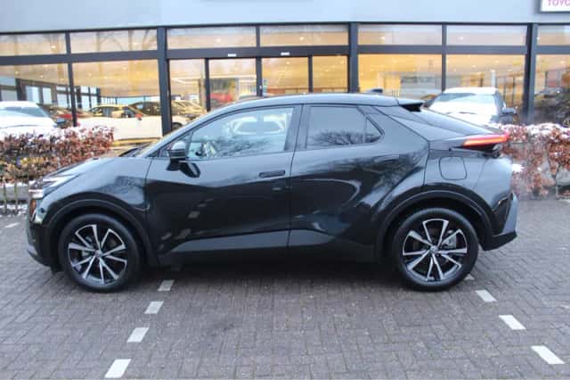 Toyota C-HR (2024) thumbnail 3