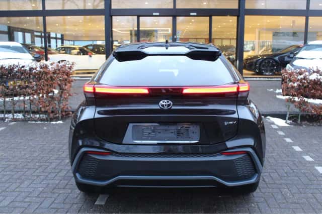 Toyota C-HR (2024) thumbnail 4
