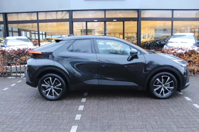 Toyota C-HR (2024) thumbnail 8