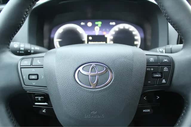 Toyota C-HR (2024) thumbnail 9