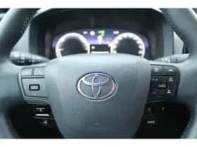 Toyota C-HR (2024) thumbnail 9