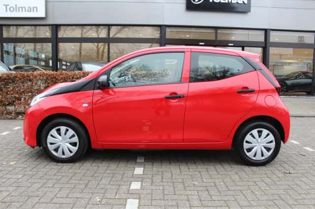 Toyota Aygo (2021) thumbnail 2