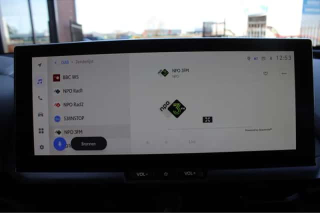 Toyota C-HR (2024) thumbnail 16