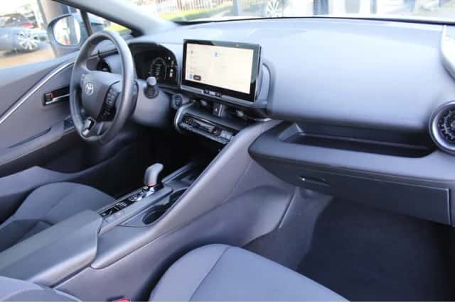 Toyota C-HR (2024) thumbnail 17