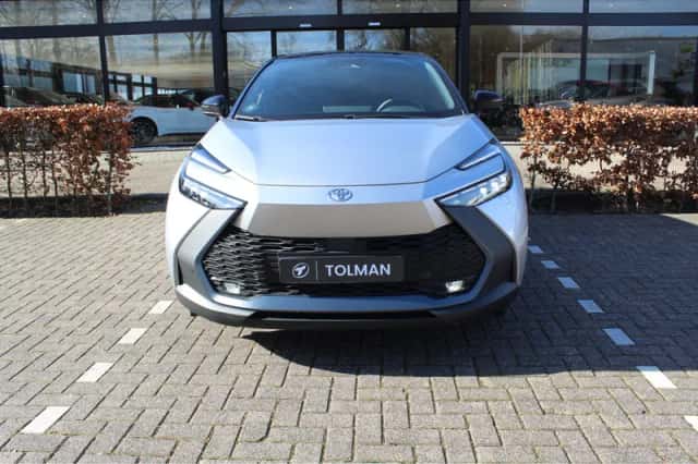 Toyota C-HR (2024) thumbnail 3