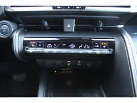 Toyota C-HR (2024) thumbnail 27