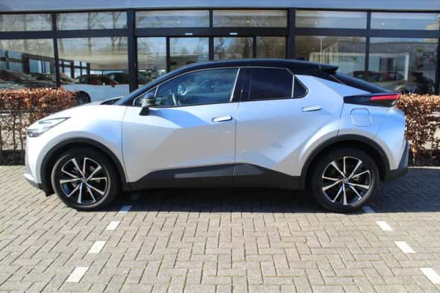 Toyota C-HR (2024) thumbnail 5