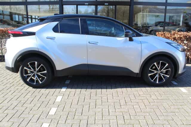 Toyota C-HR (2024) thumbnail 7