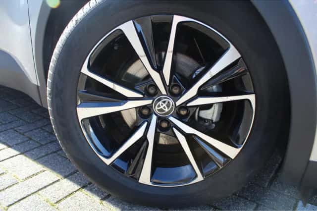 Toyota C-HR (2024) thumbnail 8