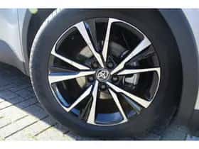 Toyota C-HR (2024) thumbnail 8