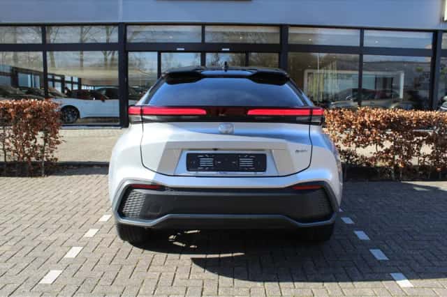Toyota C-HR (2024) thumbnail 9