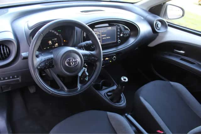 Toyota Aygo (2022) thumbnail 2