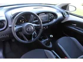 Toyota Aygo (2022) thumbnail 2