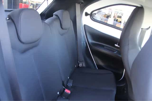 Toyota Aygo (2022) thumbnail 17