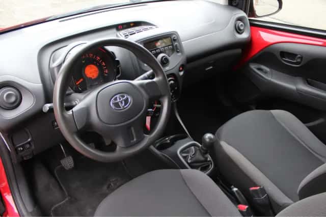 Toyota Aygo (2017) thumbnail 2