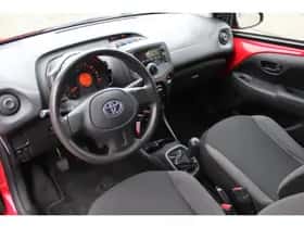 Toyota Aygo (2017) thumbnail 2
