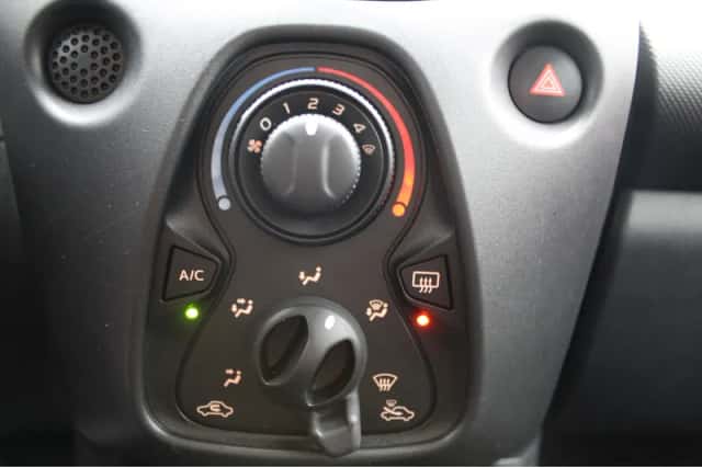 Toyota Aygo (2017) thumbnail 18