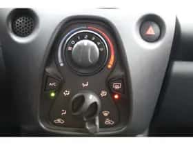 Toyota Aygo (2017) thumbnail 18