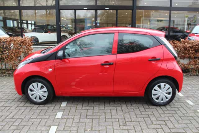 Toyota Aygo (2017) thumbnail 5