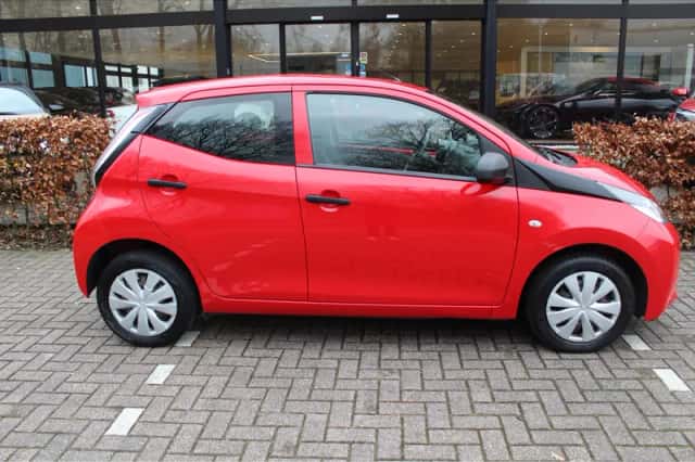 Toyota Aygo (2017) thumbnail 7