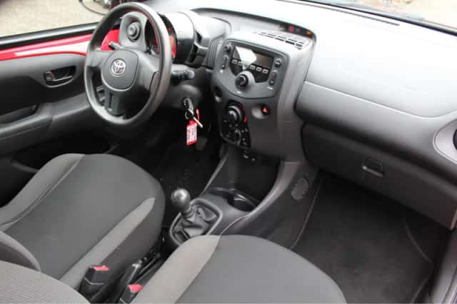 Toyota Aygo (2017) thumbnail 8