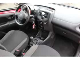 Toyota Aygo (2017) thumbnail 8