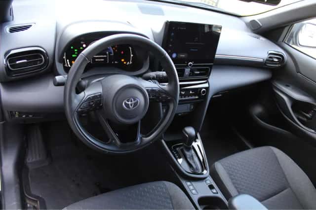 Toyota Yaris (2025) thumbnail 2