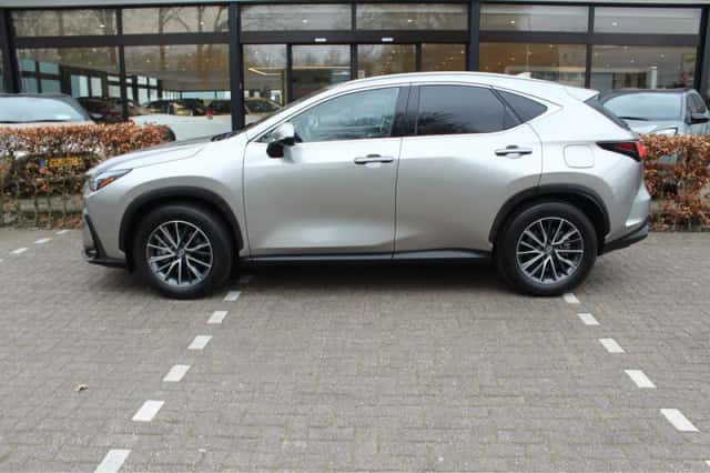 Lexus NX (2025) thumbnail 3