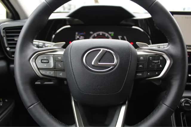 Lexus NX (2025) thumbnail 4