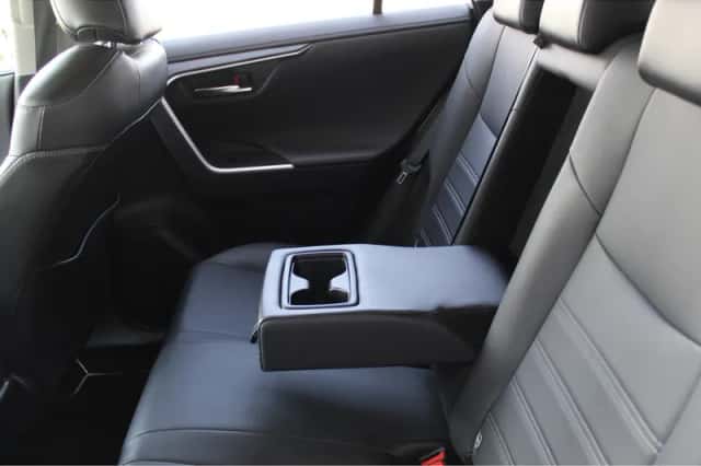 Toyota RAV4 (2021) thumbnail 12