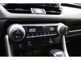 Toyota RAV4 (2021) thumbnail 18