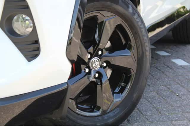Toyota RAV4 (2021) thumbnail 4