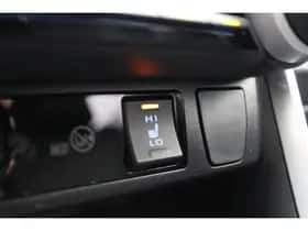 Toyota RAV4 (2021) thumbnail 5