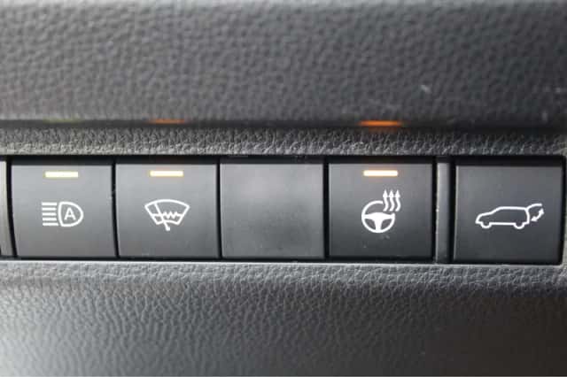 Toyota RAV4 (2021) thumbnail 10
