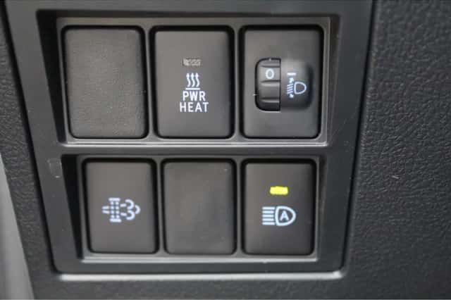 Toyota Hilux (2024) thumbnail 17