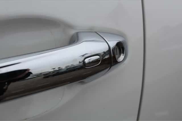 Toyota Hilux (2024) thumbnail 3